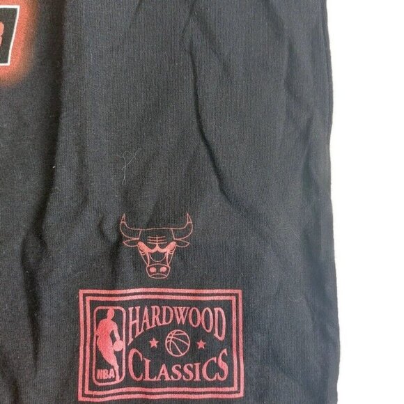 Mitchell & Ness Mens Size L Chicago Bulls 6x Champions T-Shirt Black Green - Picture 3 of 5